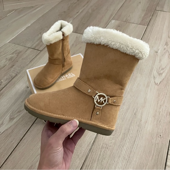 Toddler Girl Michael Kors boots - Picture 1 of 12